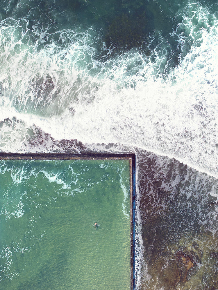SHELLY BEACH SOLO SWIMMER