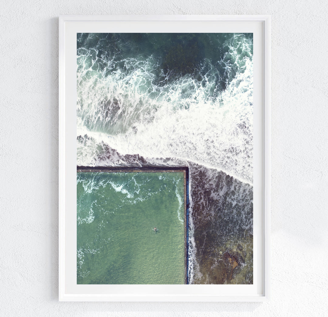 SHELLY BEACH SOLO SWIMMER