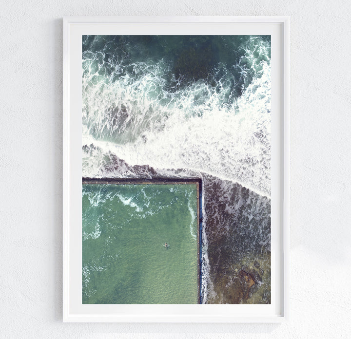 SHELLY BEACH SOLO SWIMMER